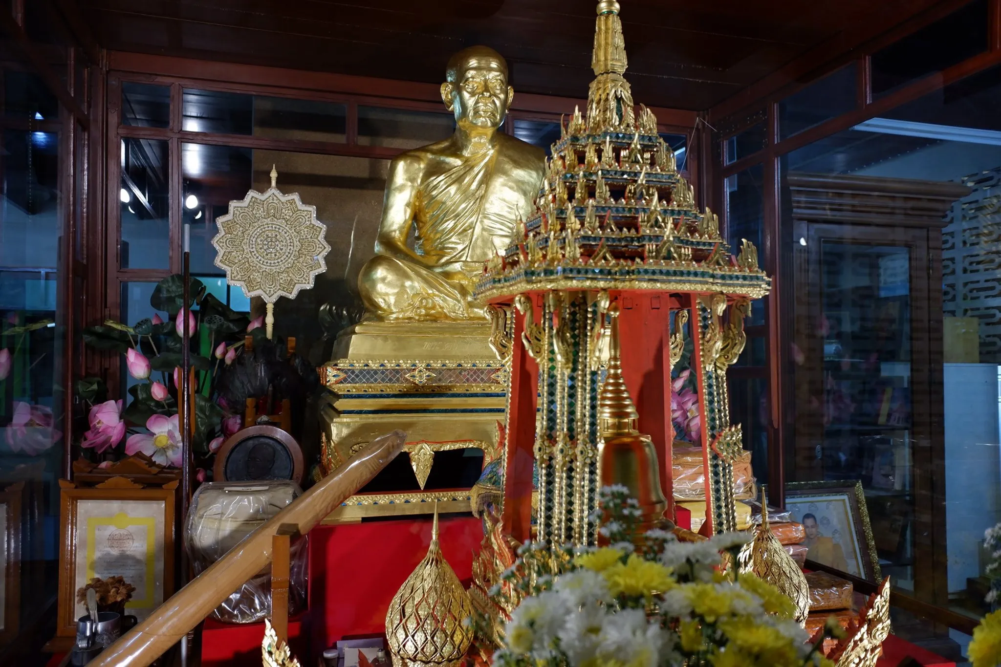 ปฏิบัติธรรม